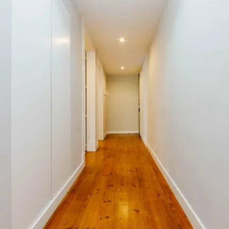 Misha's Modernistic & Spacious Apt @ Bairro Alto *