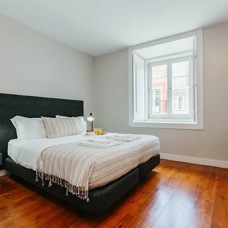 Misha's Modernistic & Spacious Apt @ Bairro Alto * 리스본