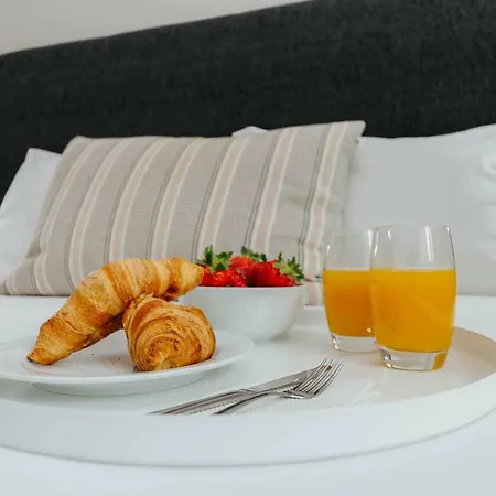 Misha's Modernistic & Spacious Apt @ Bairro Alto *