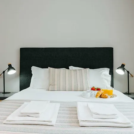 Misha's Modernistic & Spacious Apt @ Bairro Alto *