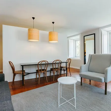 Misha's Modernistic & Spacious Apt @ Bairro Alto *
