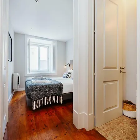 Misha's Modernistic & Spacious Apt @ Bairro Alto 아파트