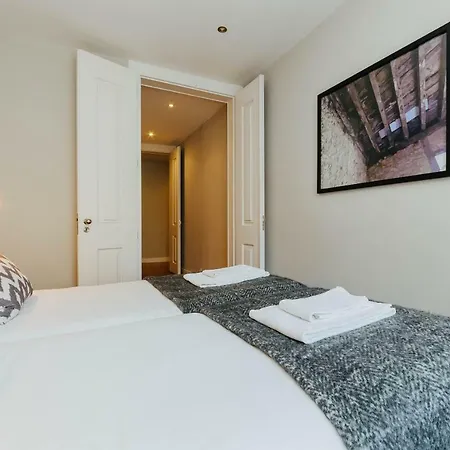아파트 Misha's Modernistic & Spacious Apt @ Bairro Alto